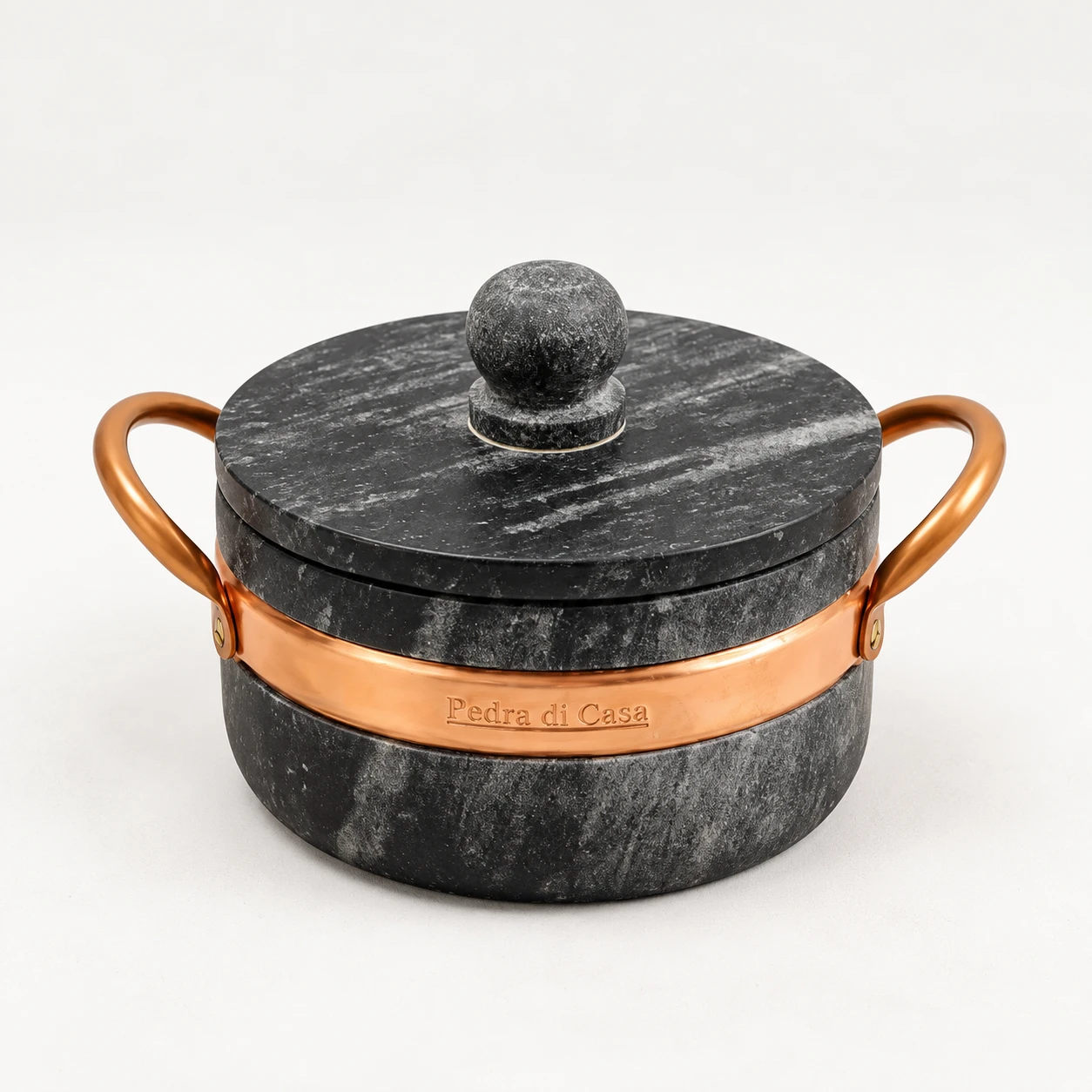 Panela Tradicional fechada com a tampa em pedra